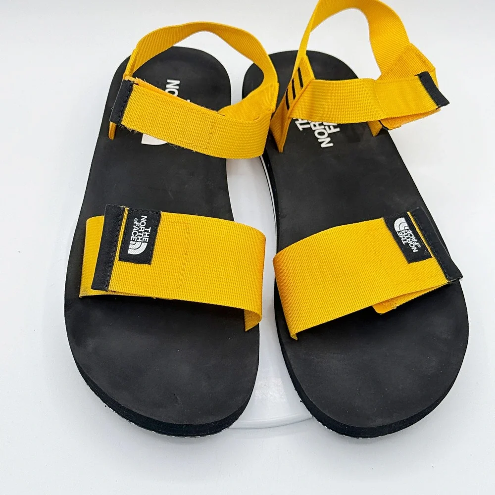 The North Face Skeena Strap Sandal Size 11 Men Gold/Black - NEW no box